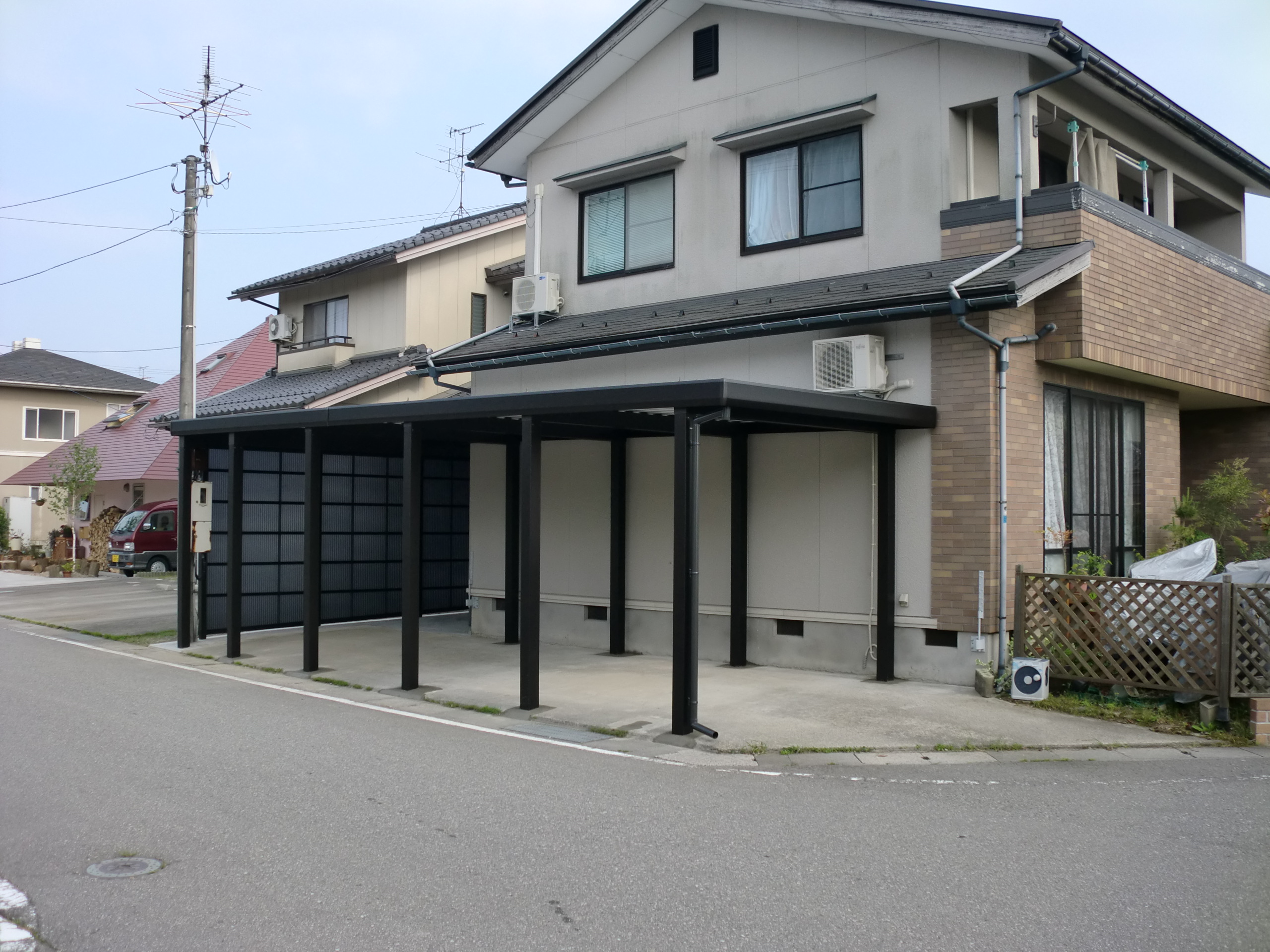 車もバイクも兼用できる車庫に仕上がりました 北国増改センター